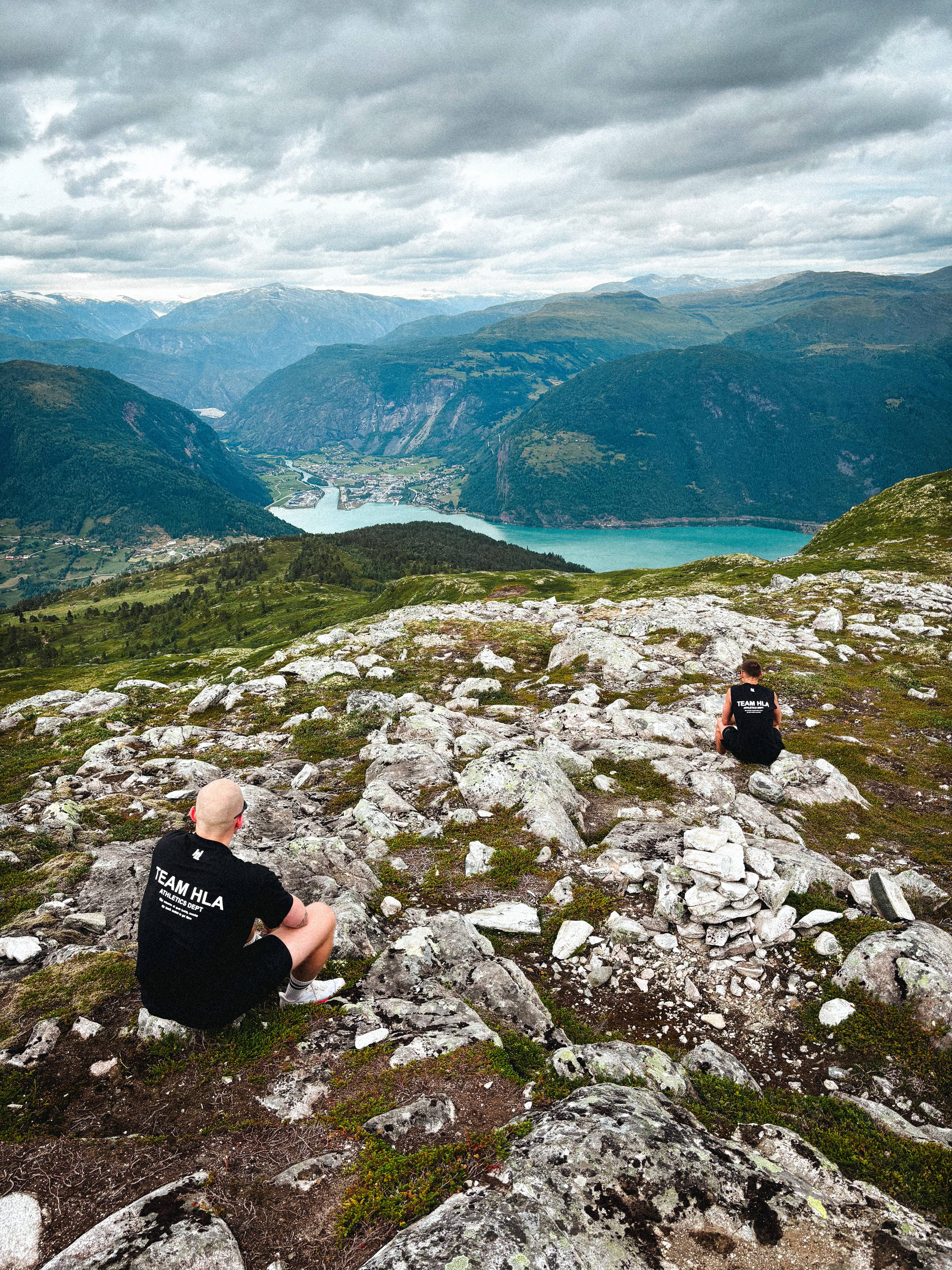TEAM HLA-rygg mot fjorddalen